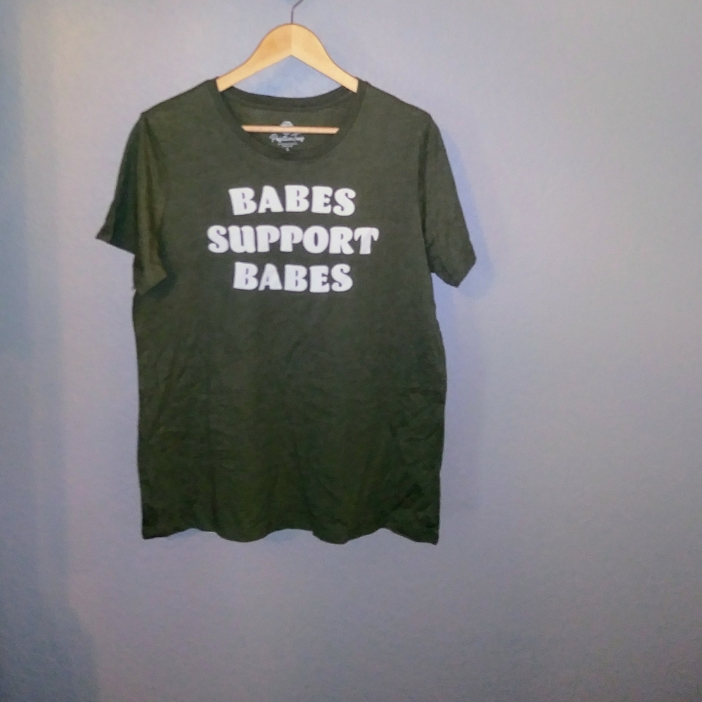 NWT-Womans graphic Tshirt-L